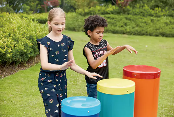 Vorsichtsmaßnahmen für den Einsatz von Kinderspielgeräten im Freien in Wohngebieten
