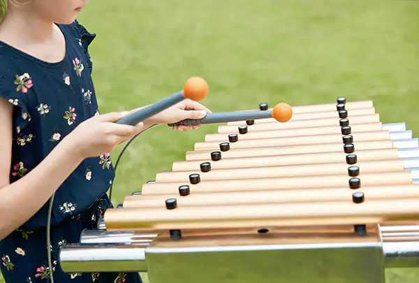 Welche Spielplatzausrüstung im Freien eignet sich zur Platzierung in Kindergärten?