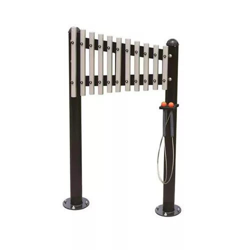 Das STEM Wall Outdoor Rainbow Chimes